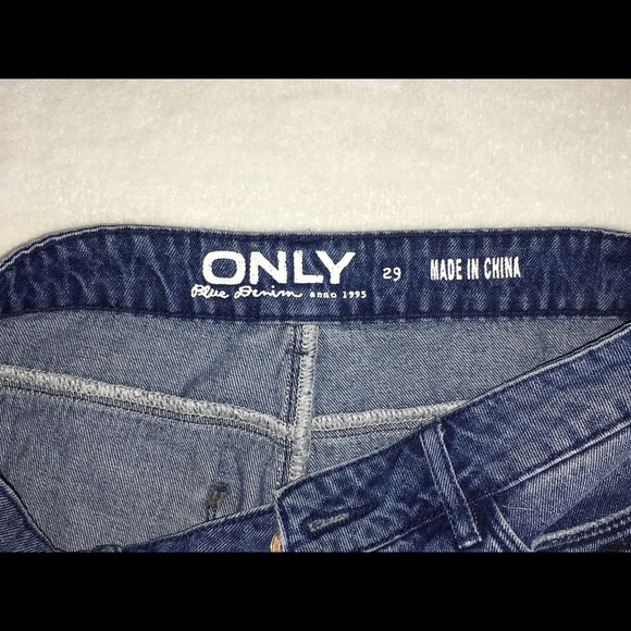 Only women’s jean shorts size 29 - Picture 4 of 4